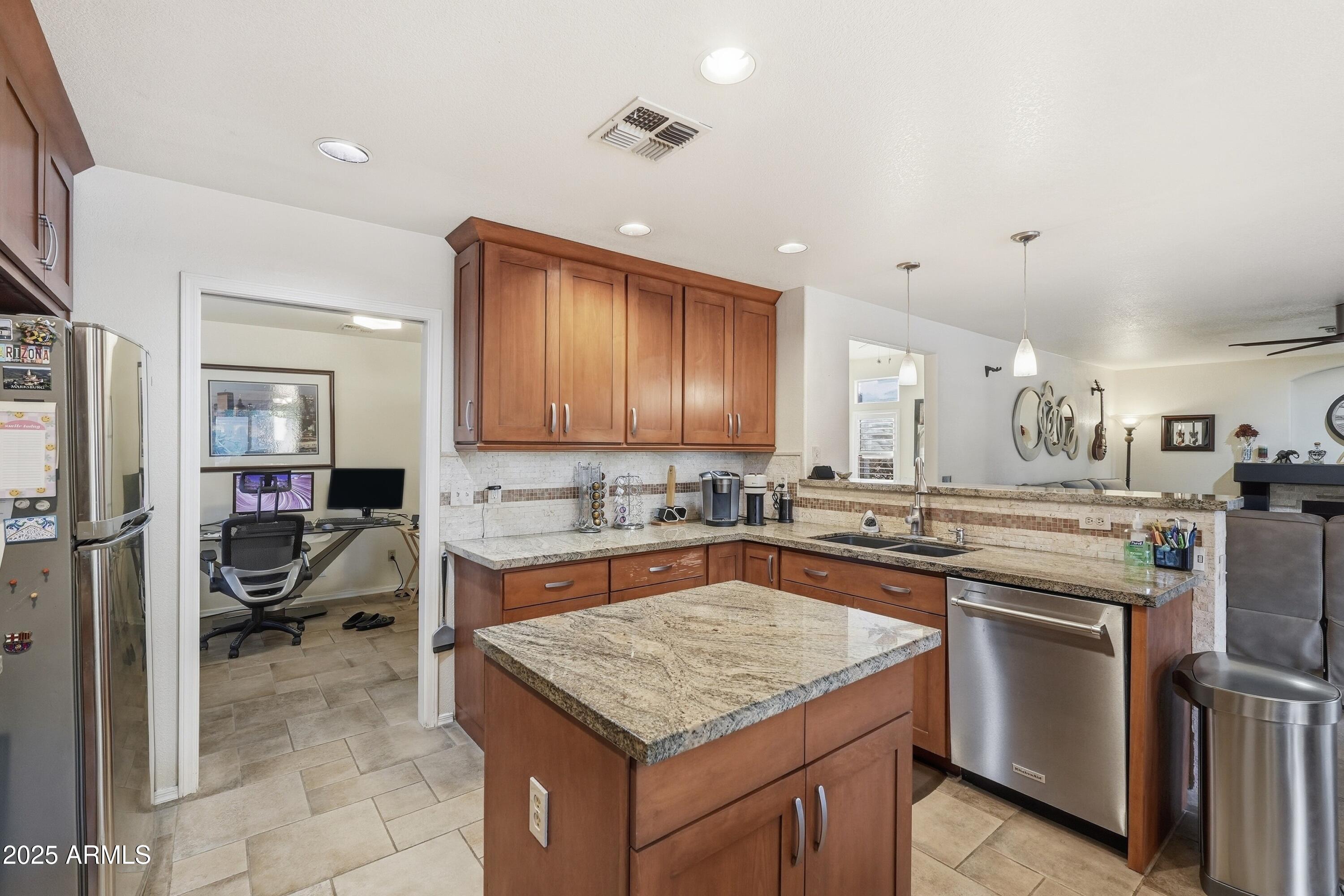 4714 East Rockledge Road Phoenix, AZ 85044 - Photo 12 of 24 014_ListerPros
