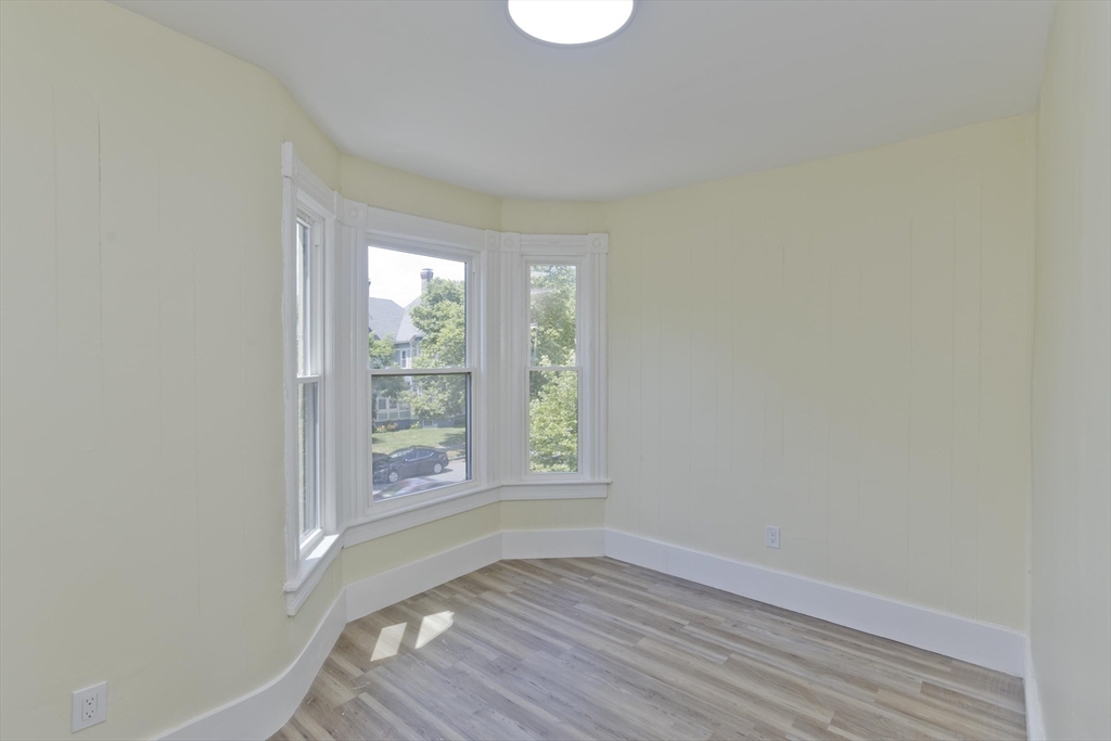 205 St James Avenue Springfield, MA 01109 - Photo 15 of 28