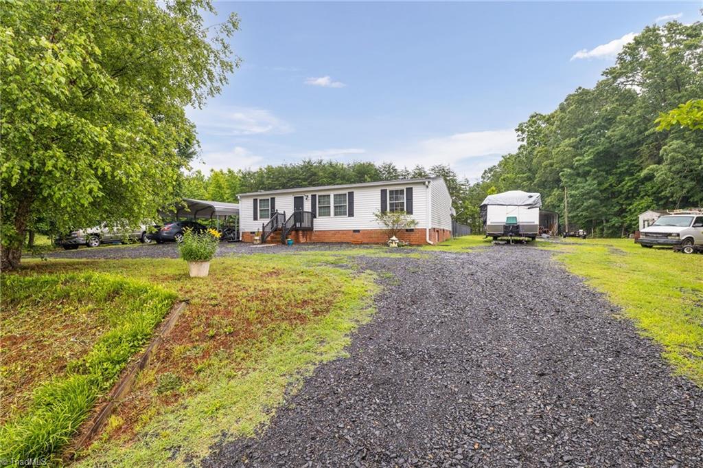 105 Chanda Lane Madison, NC 27025 - Photo 3 of 28