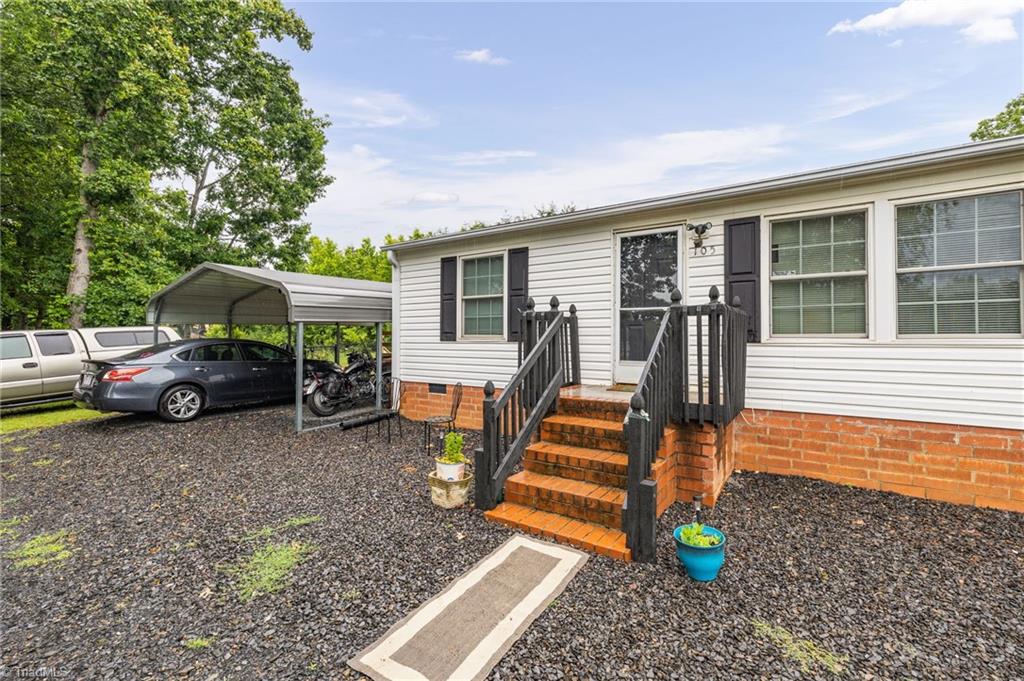 105 Chanda Lane Madison, NC 27025 - Photo 5 of 28