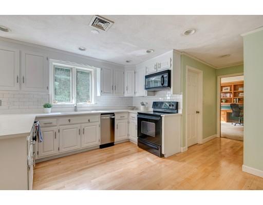 18 Algonquin Road Medfield, MA 02052 - Photo 8 of 34 Gallery Image 8
