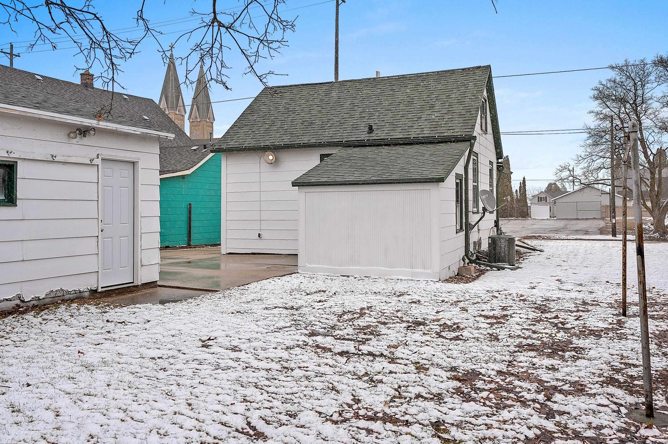 1122 South 22nd Street Manitowoc, WI 54220 - Photo 33 of 45