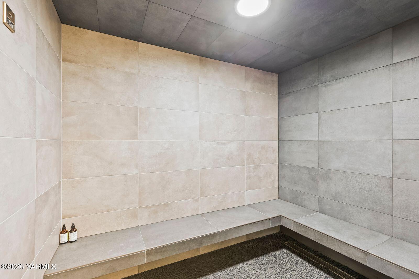 13990 Marble Road Yakima, WA 98908 - Photo 36 of 60 a bathroom with a shower