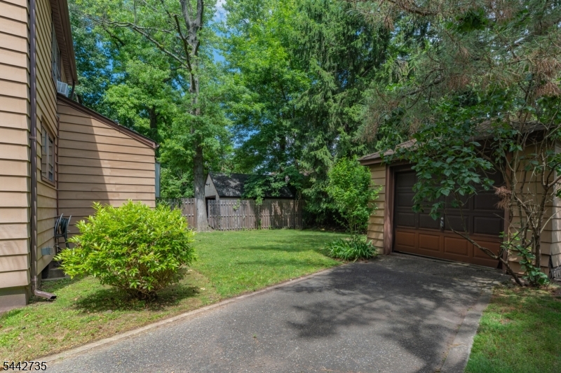 529 Wyndham Road Teaneck, NJ 07666 - Photo 5 of 30