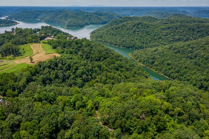 914 Ford Road Baxter, TN 38544 - Photo 7 of 21 an aerial view of a house with a yard