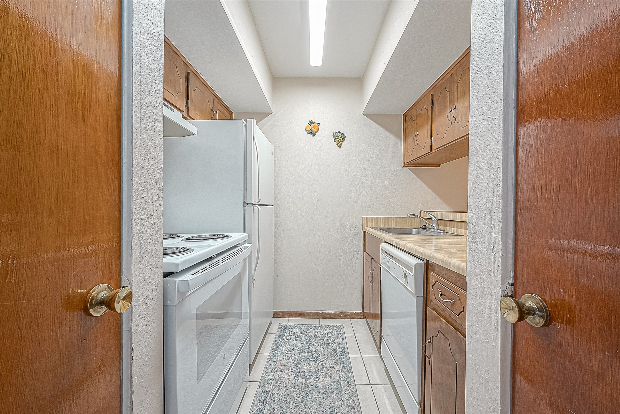 2201 Fountain View Drive, Unit 30 Houston, TX 77057 - Photo 11 of 30 a view of bathroom with a sink and mirror