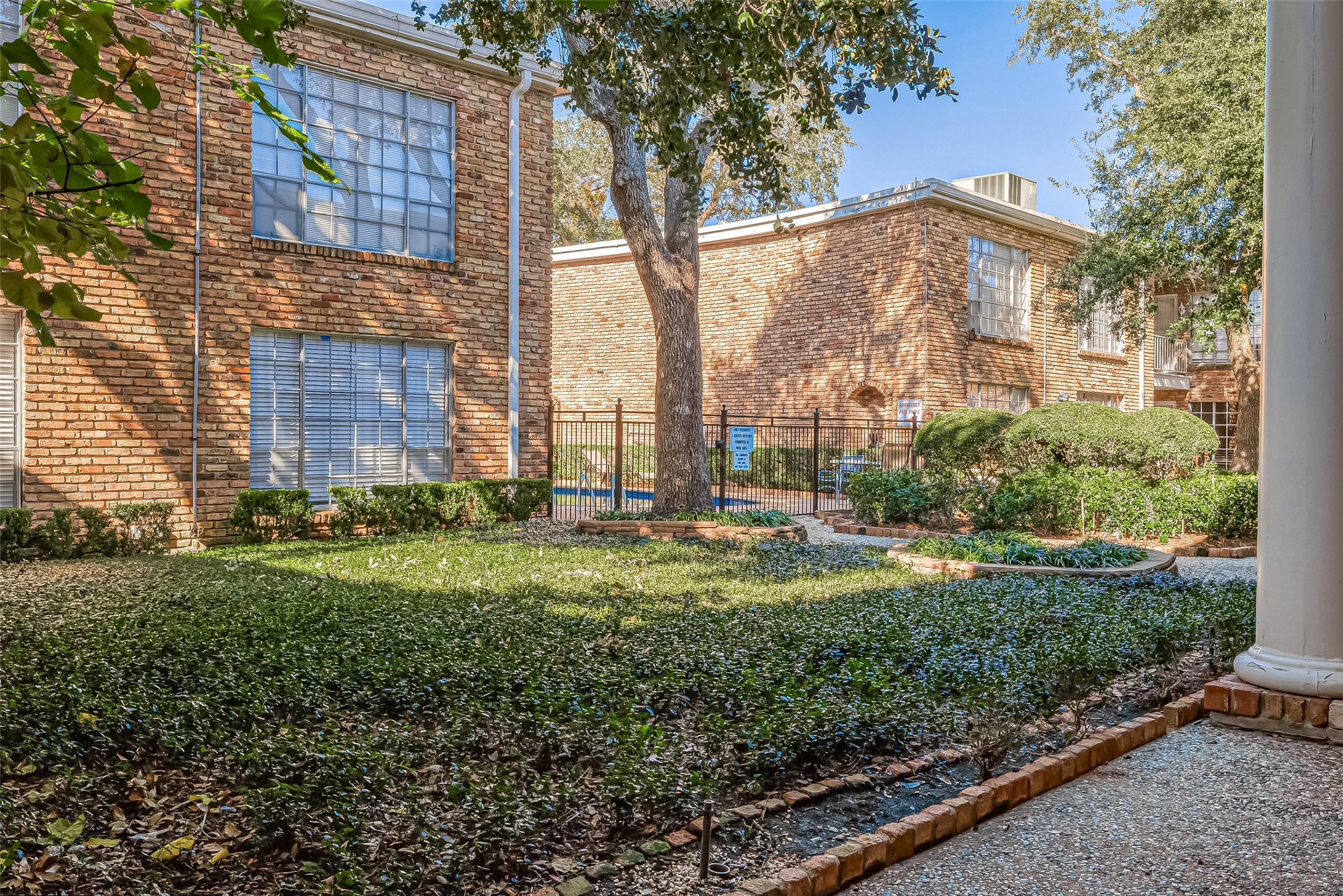 2201 Fountain View Drive, Unit 30 Houston, TX 77057 - Photo 29 of 30 a view of a back yard