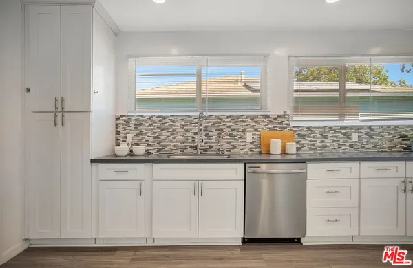$1,150,000 | 17527 Haynes Street, Van Nuys, CA 91406
