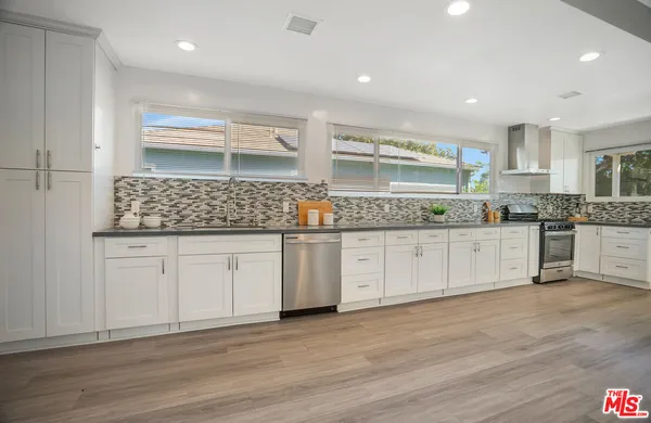 $1,150,000 | 17527 Haynes Street, Van Nuys, CA 91406