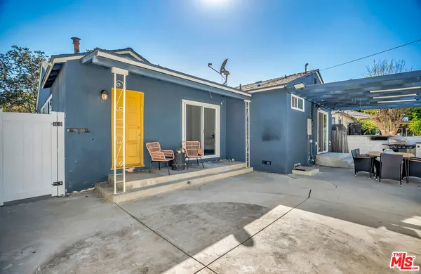 $1,150,000 | 17527 Haynes Street, Van Nuys, CA 91406