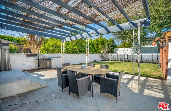 $1,150,000 | 17527 Haynes Street, Van Nuys, CA 91406