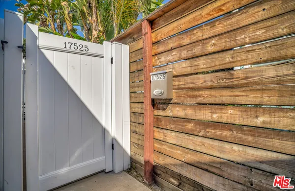 $1,150,000 | 17527 Haynes Street, Van Nuys, CA 91406