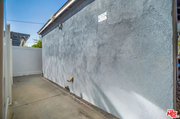 $1,150,000 | 17527 Haynes Street, Van Nuys, CA 91406