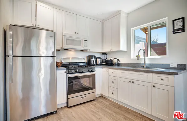 $1,150,000 | 17527 Haynes Street, Van Nuys, CA 91406