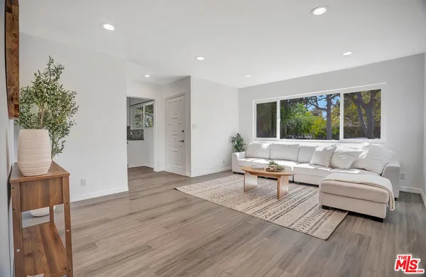 $1,150,000 | 17527 Haynes Street, Van Nuys, CA 91406