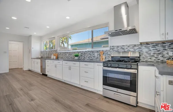 $1,150,000 | 17527 Haynes Street, Van Nuys, CA 91406