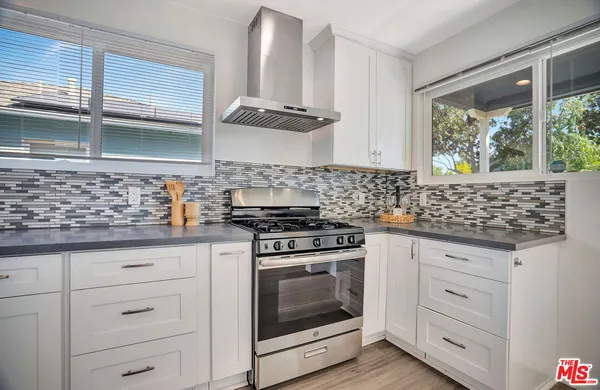 $1,150,000 | 17527 Haynes Street, Van Nuys, CA 91406