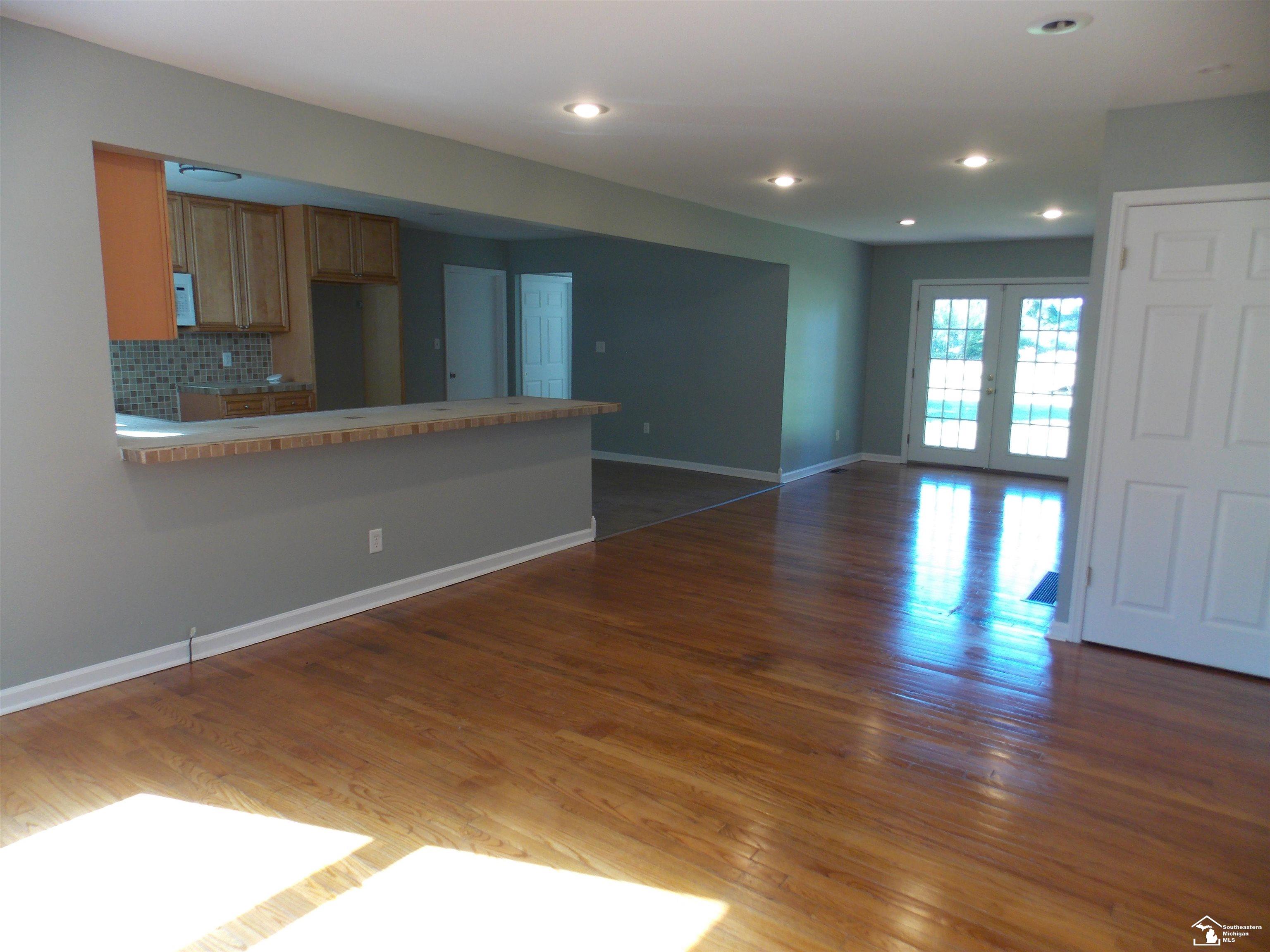 384 Lasalle Road Monroe, MI 48162 - Photo 8 of 25 Great Room