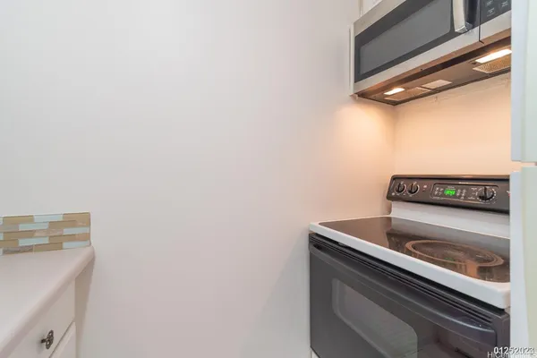 $3,100 | 3045 Ala Napuaa Place, Unit 509, Honolulu, HI 96818