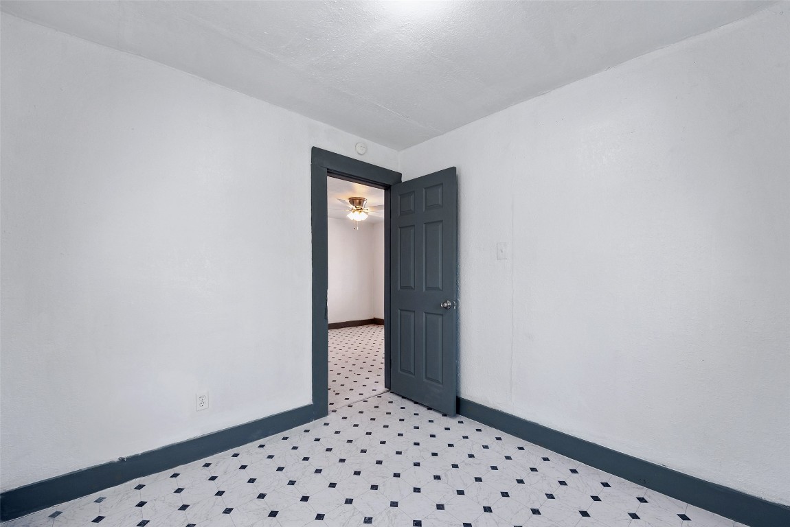 2217 Stevens Street Houston, TX 77026 - Photo 14 of 19 a view of a hallway
