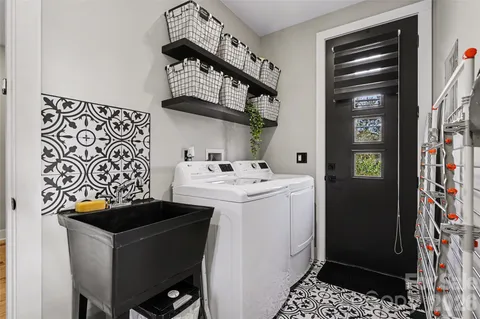 $900,000 | 4604 Emory Lane, Charlotte, NC 28211