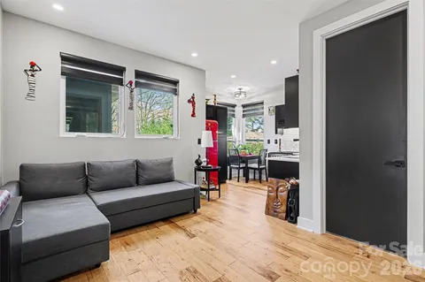 $900,000 | 4604 Emory Lane, Charlotte, NC 28211