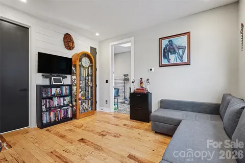 $900,000 | 4604 Emory Lane, Charlotte, NC 28211