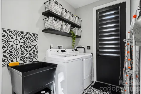 $850,000 | 4604 Emory Lane, Charlotte, NC 28211