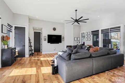 $900,000 | 4604 Emory Lane, Charlotte, NC 28211