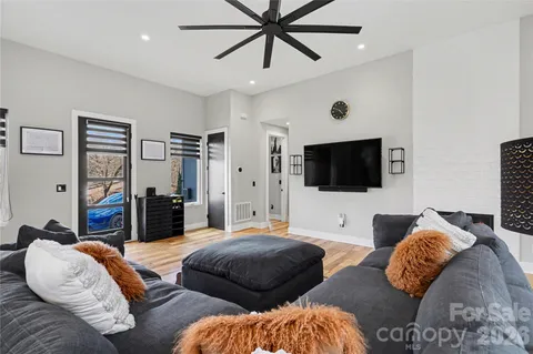 $850,000 | 4604 Emory Lane, Charlotte, NC 28211