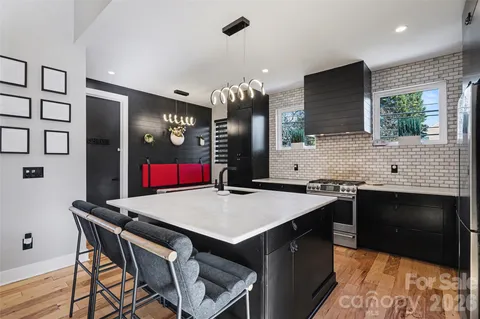 $900,000 | 4604 Emory Lane, Charlotte, NC 28211