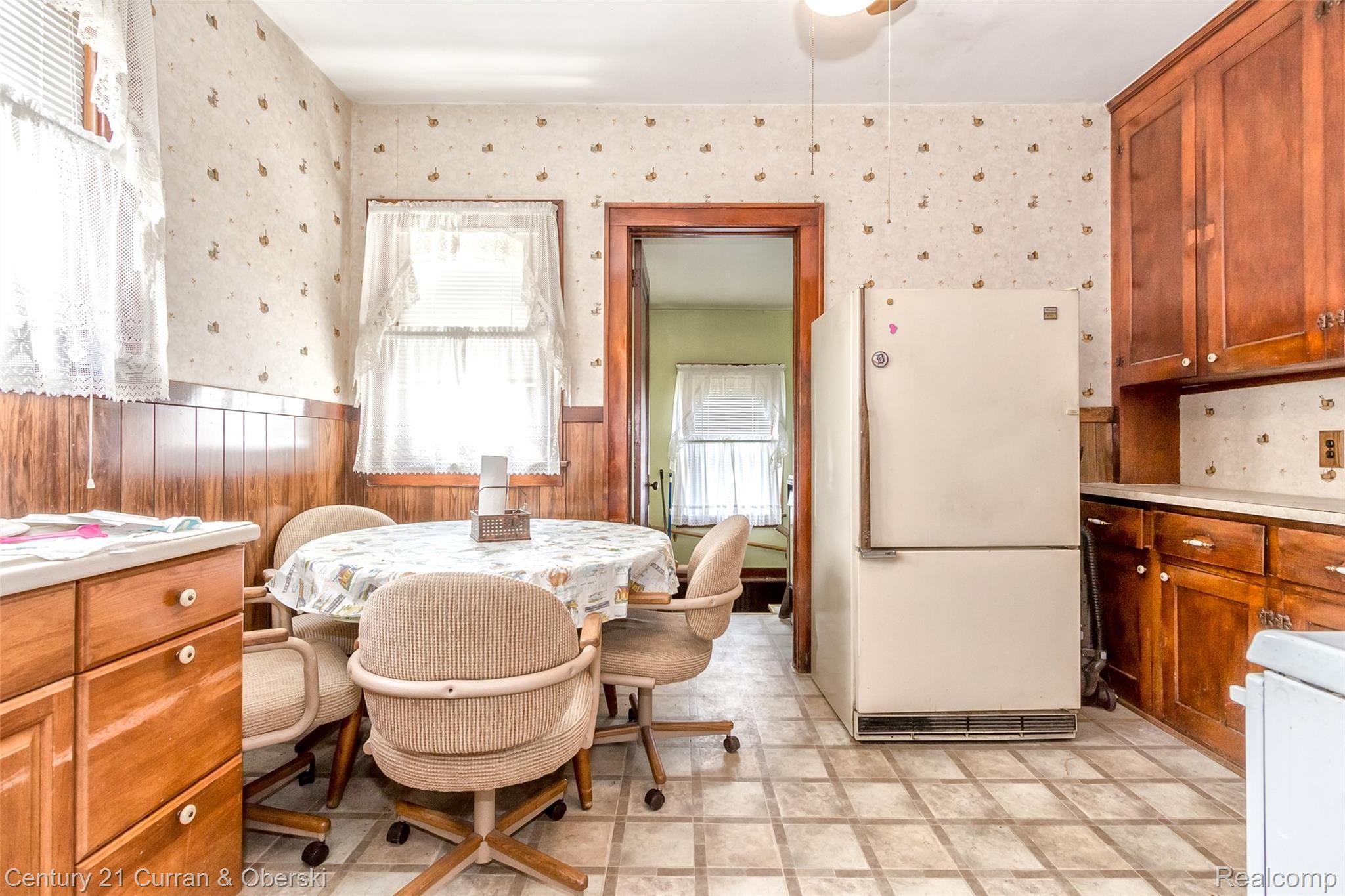 2830 William R Street Trenton, MI 48183 - Photo 9 of 29 08.jpg