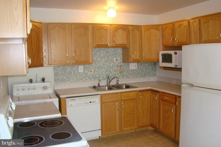 6216 Alamo Street Springfield, VA 22150 - Photo 14 of 24 Kitchen
