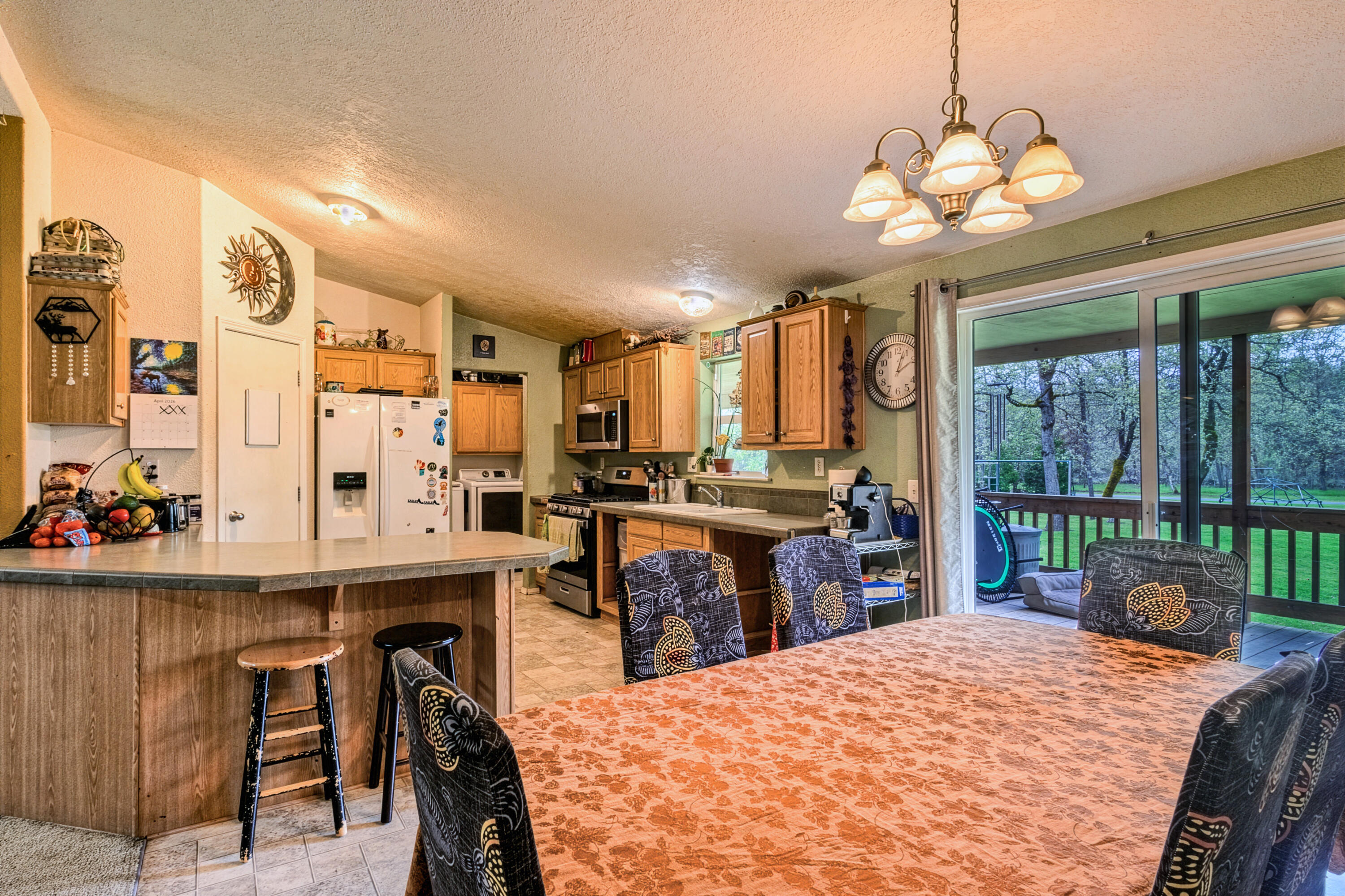 360 Lamont Way Cave Junction, OR 97523 - Photo 5 of 31