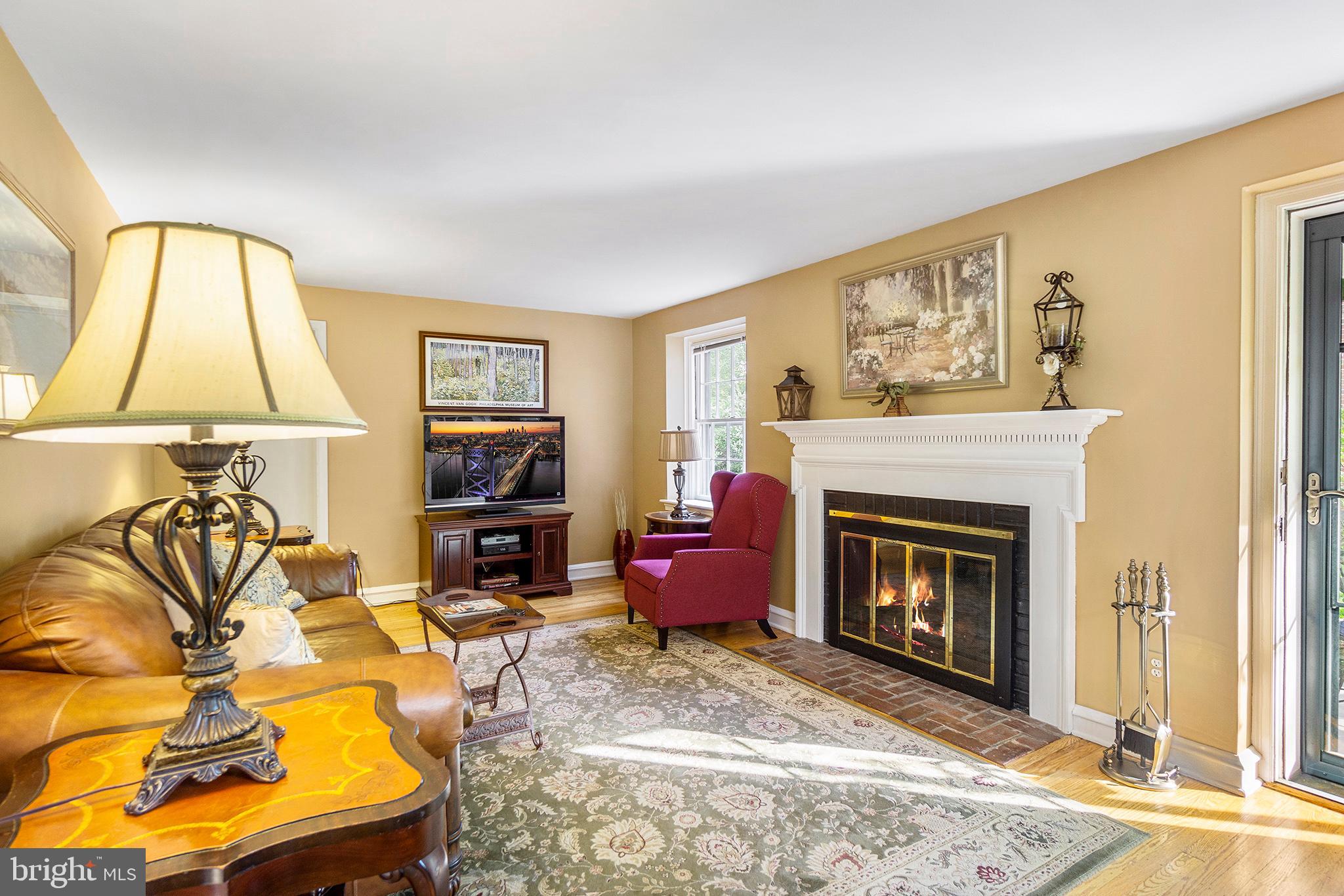 337 Thorpe Road Jenkintown, PA 19046 - Photo 3 of 25 Living Room