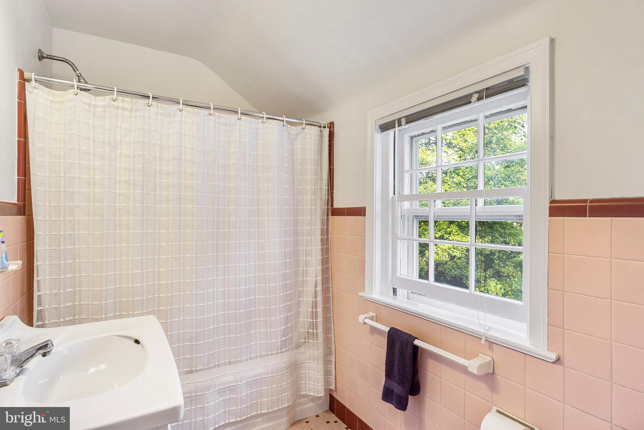337 Thorpe Road Jenkintown, PA 19046 - Photo 22 of 25 Hall Bath