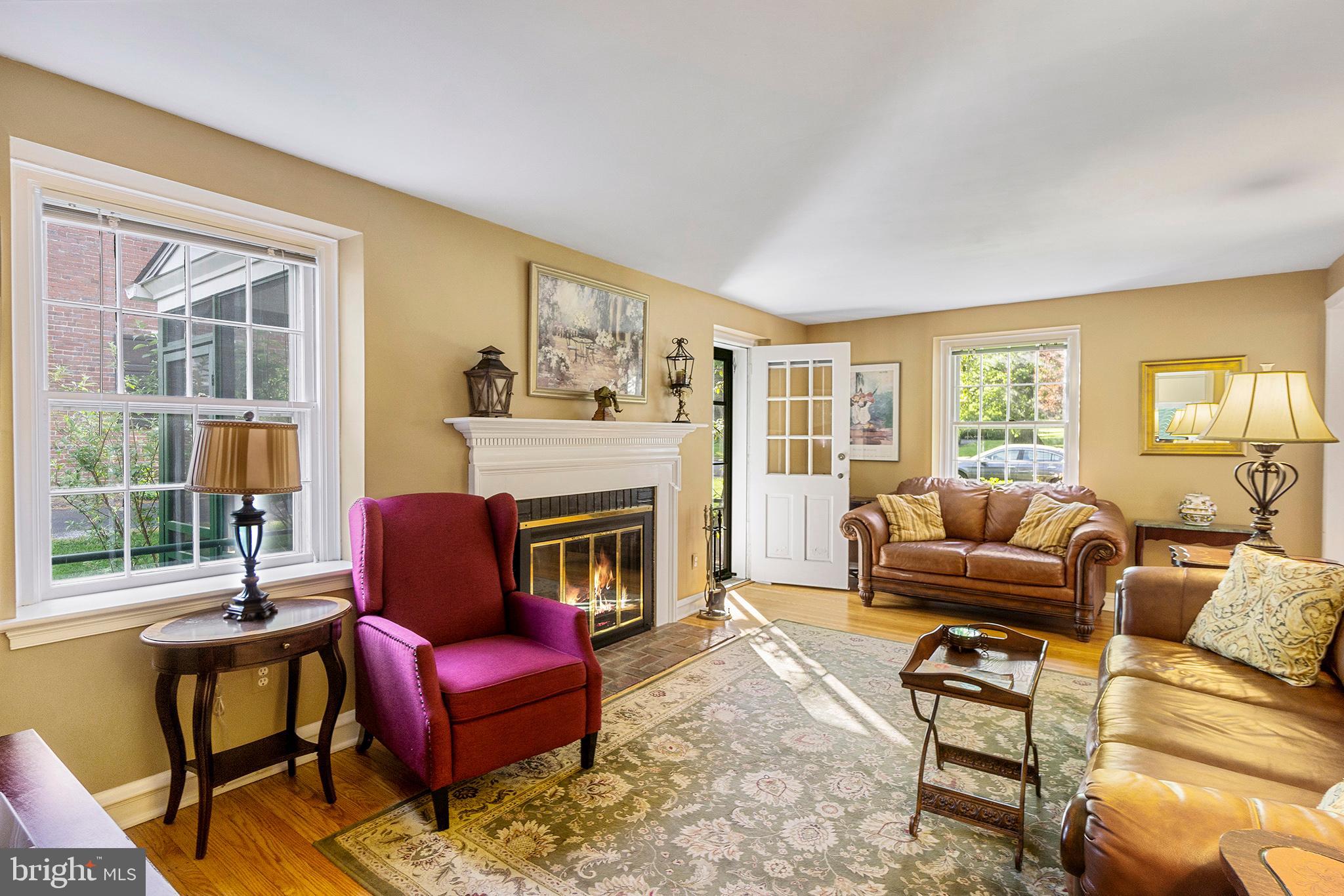 337 Thorpe Road Jenkintown, PA 19046 - Photo 4 of 25 Living Room
