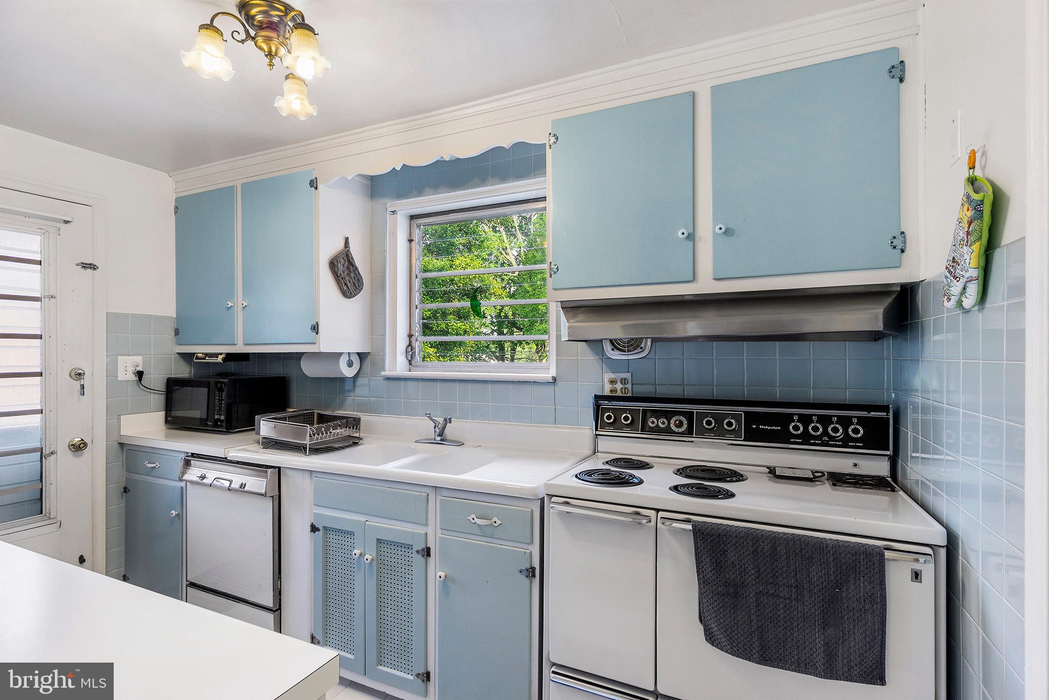 337 Thorpe Road Jenkintown, PA 19046 - Photo 9 of 25 Kitchen