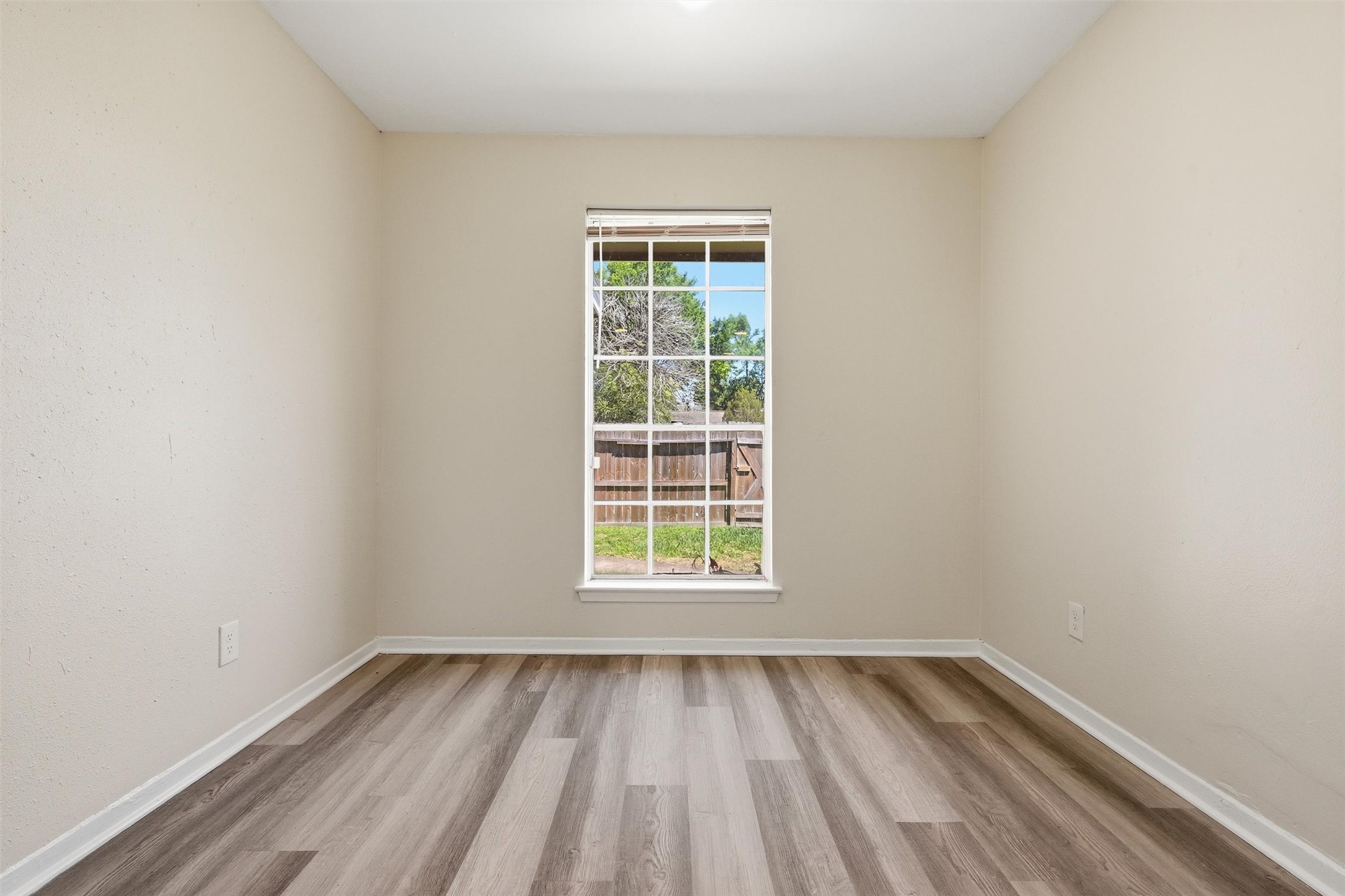 1503 Tarberry Road Houston, TX 77088 - Photo 11 of 33 Eat-in kitchen