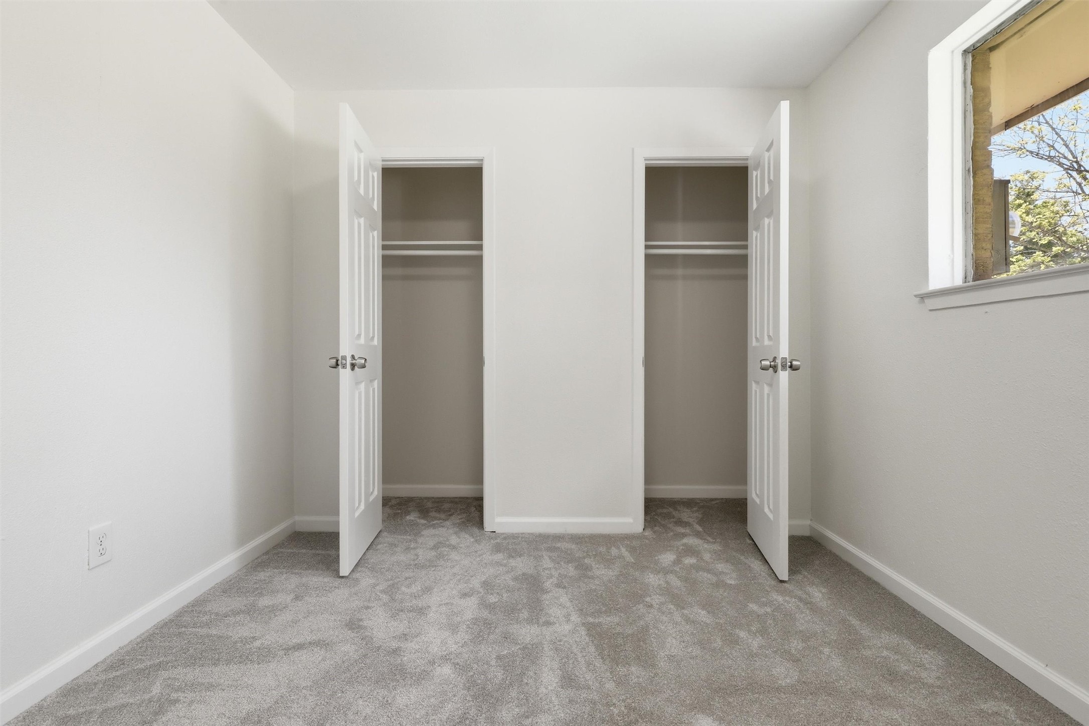 1503 Tarberry Road Houston, TX 77088 - Photo 15 of 33 All of the guest bedrooms offer two closets per room allowing for ample storage.