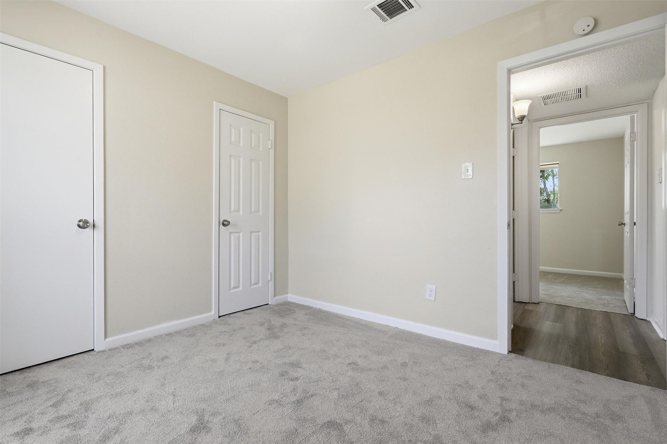1503 Tarberry Road Houston, TX 77088 - Photo 17 of 33 Alternate view of the front guest bedroom.