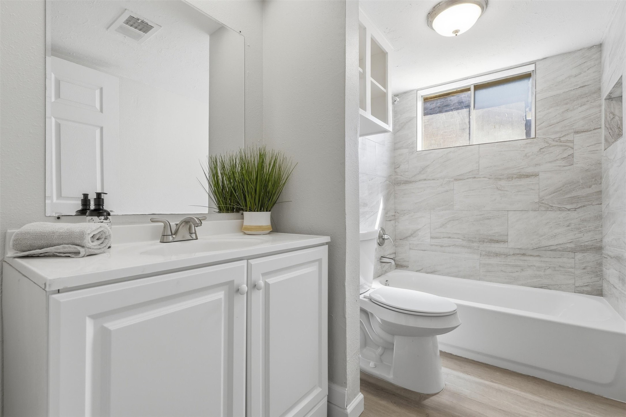 1503 Tarberry Road Houston, TX 77088 - Photo 19 of 33 Guest bathroom has been fully updated with a new tub and tile surround, new flooring, vanity and fixtuers.