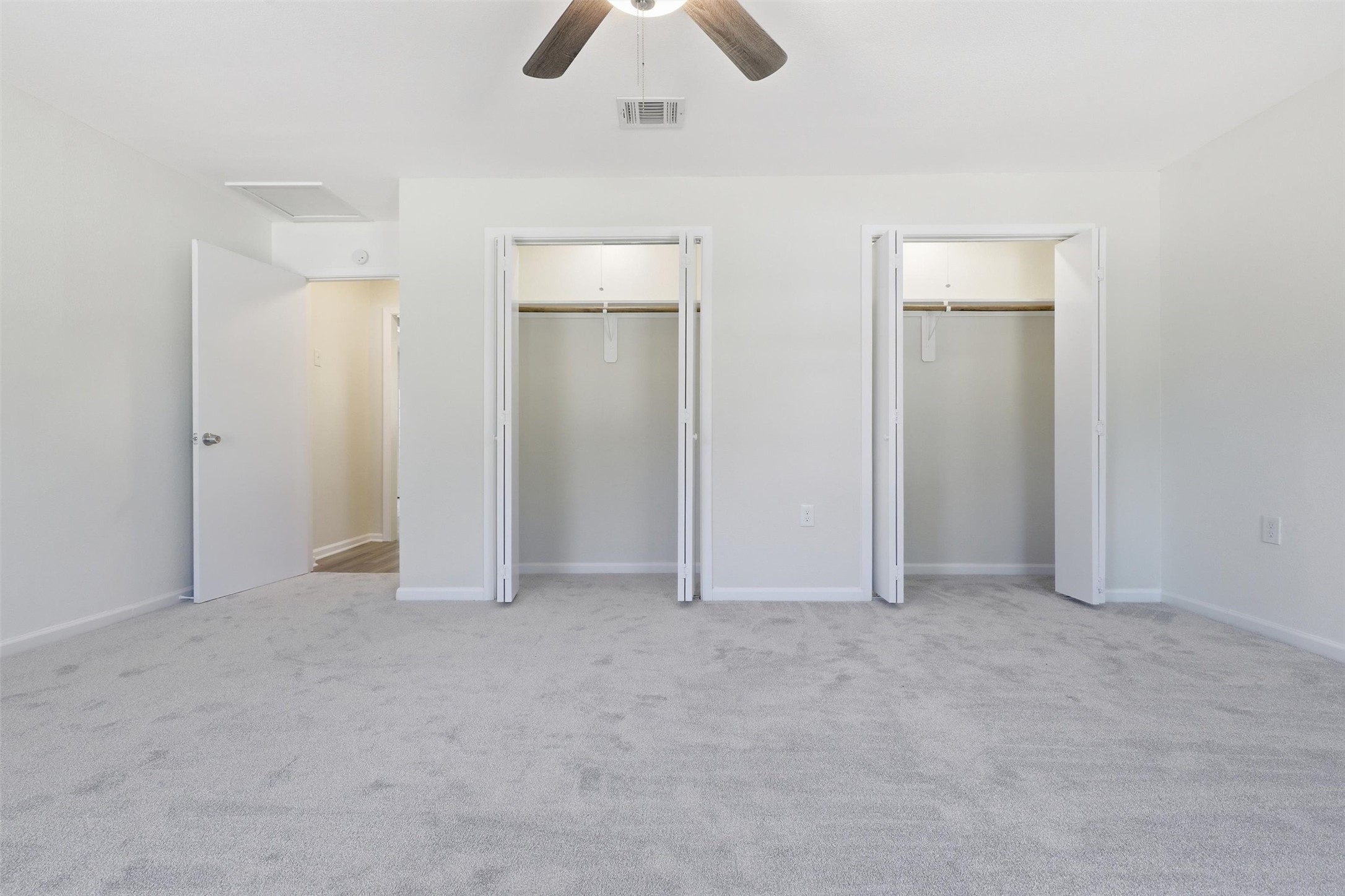 1503 Tarberry Road Houston, TX 77088 - Photo 27 of 33 Alternate view of the additional living space/bedroom showing the extra closet space.