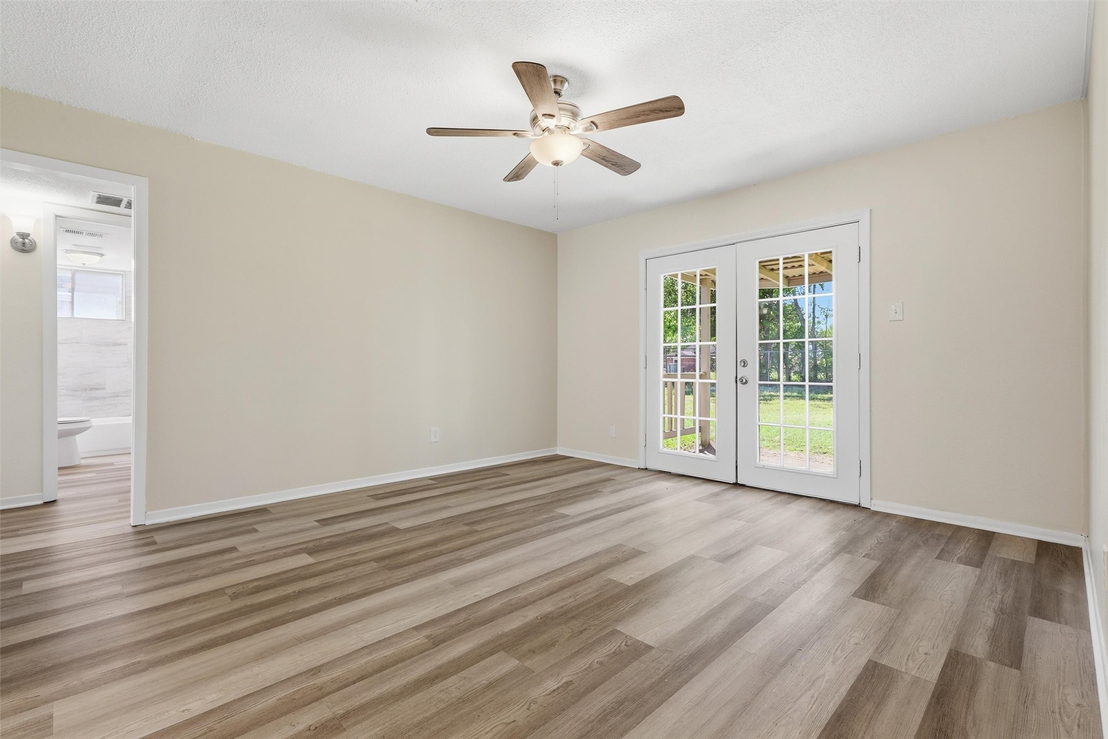1503 Tarberry Road Houston, TX 77088 - Photo 6 of 33 Alternate view of the living room.