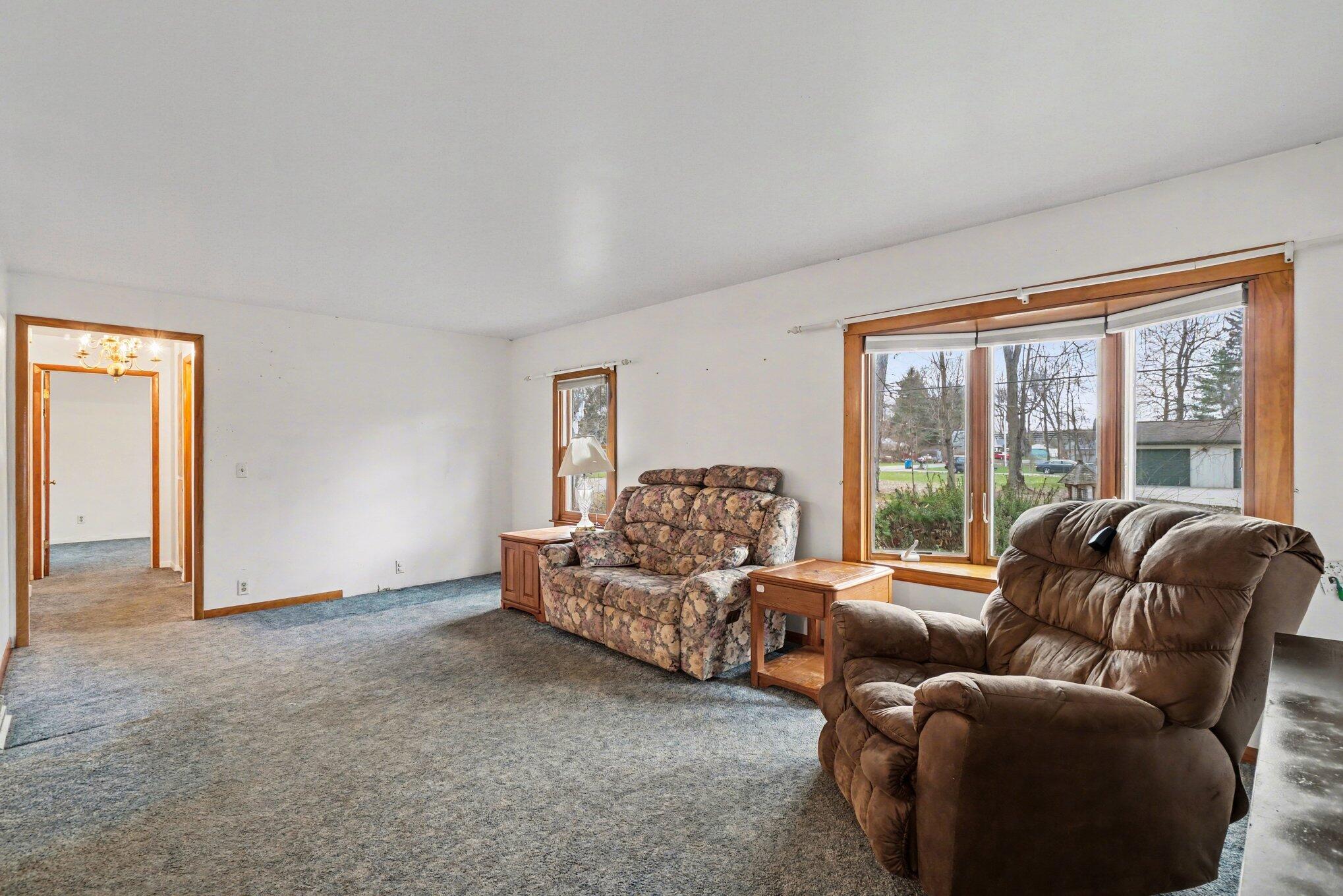 374 Elliot Road Kalamazoo, MI 49048 - Photo 3 of 21 003_file_9169