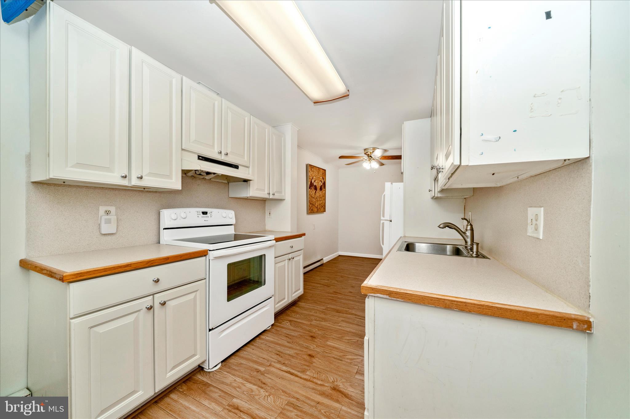 25930 Ridge Road Damascus, MD 20872 - Photo 39 of 62 Unit 5 Kitchen