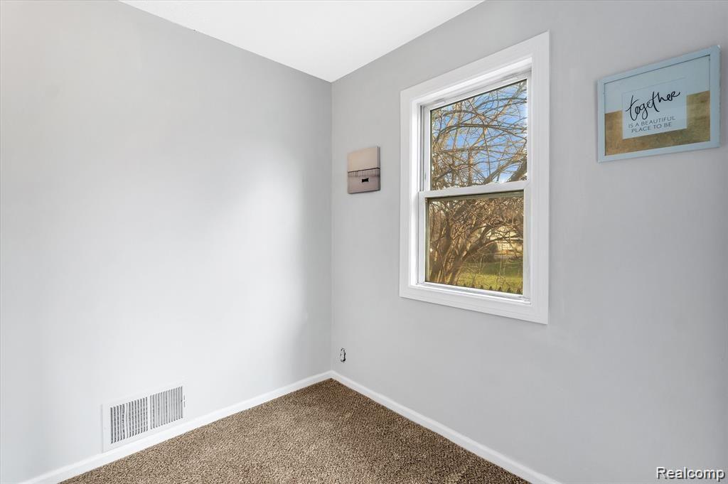 823 West Silver Lake Road Fenton, MI 48430 - Photo 12 of 31