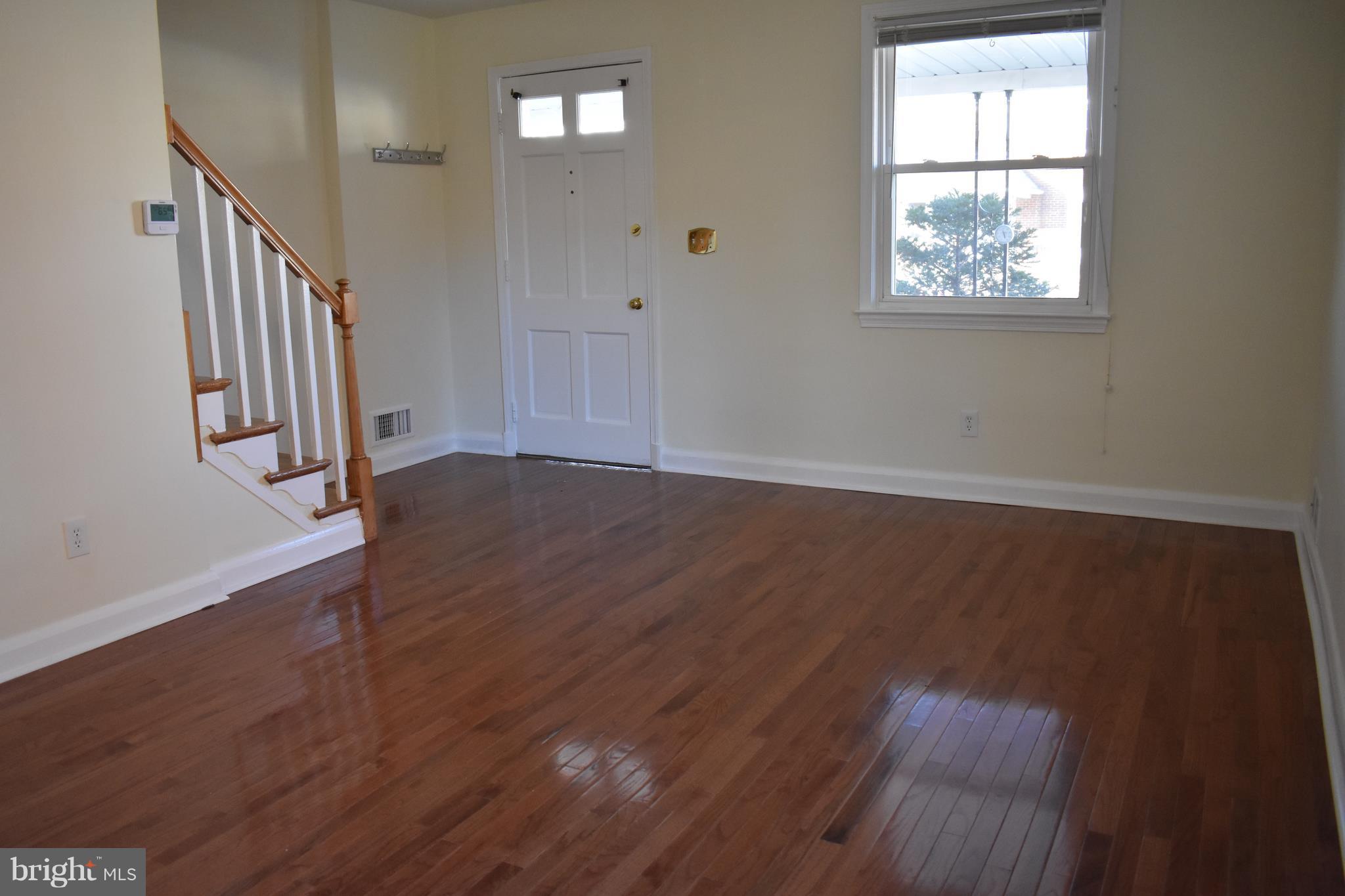 3729 Raspe Avenue Baltimore, MD 21206 - Photo 3 of 25 Living Room