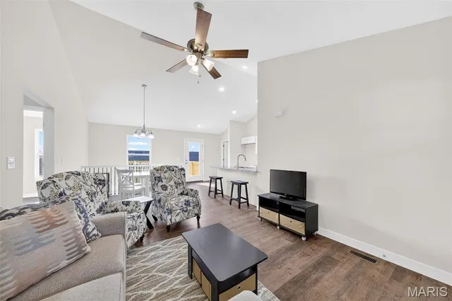 $274,900 | 276 Railroad Street, Moscow Mills, MO 63362