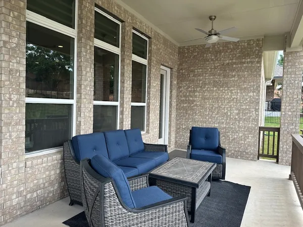 a view of sitting area with furniture